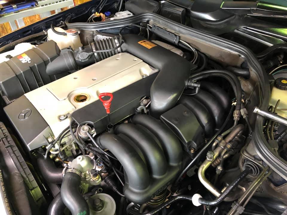 BENZ W124 coupe オイル交換にステアリングダンパーの交換‼︎