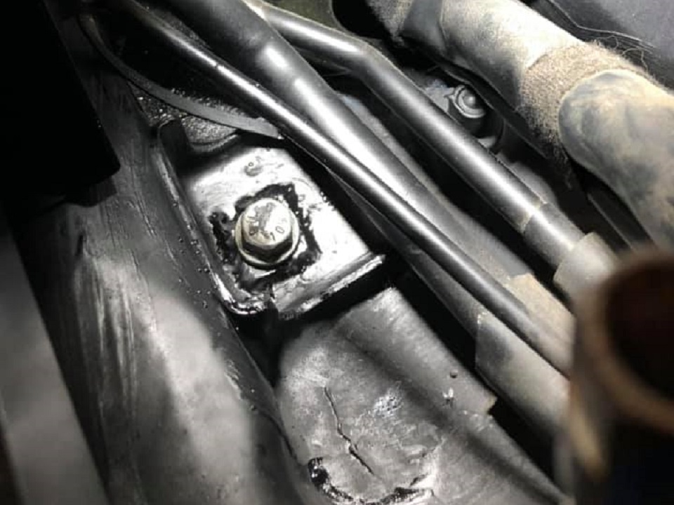 AUDI RS4 ステアリング カクカク修理！