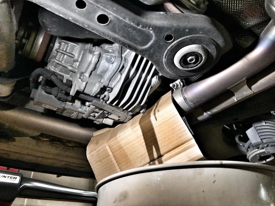 AUDI RS4 Sトロニックフルードにトランスファーオイル交換！