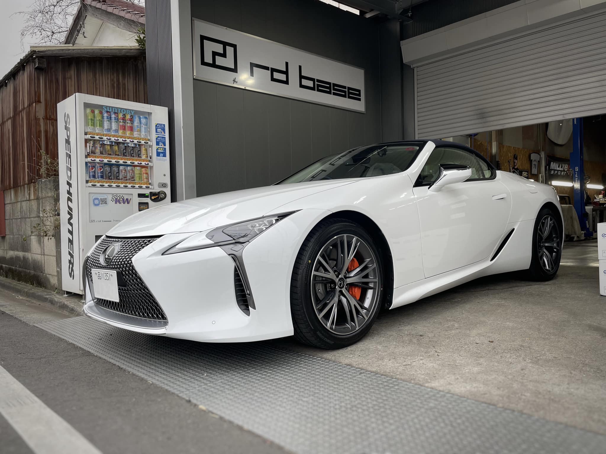 LC500  X  RS7！