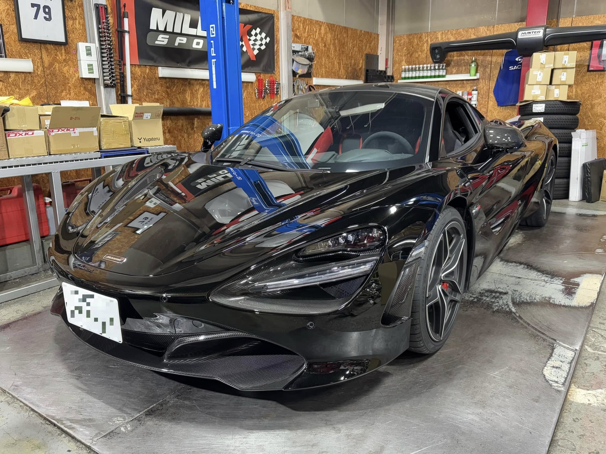 McLaren 720S タイヤ交換！