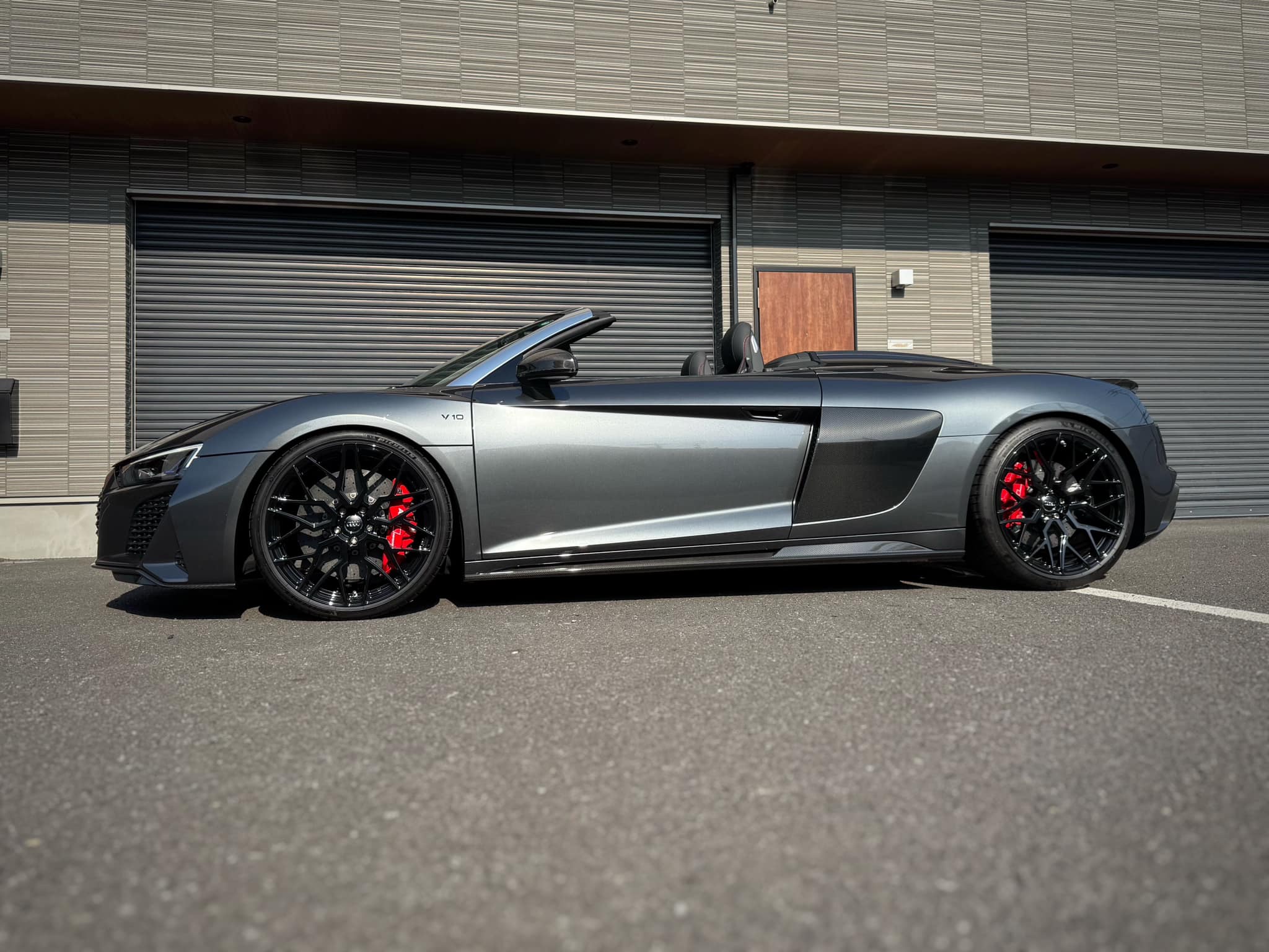 AUDI R8 Spyder！