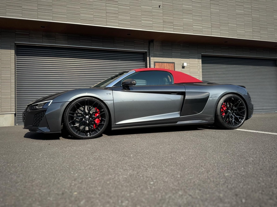 AUDI R8 Spyder！