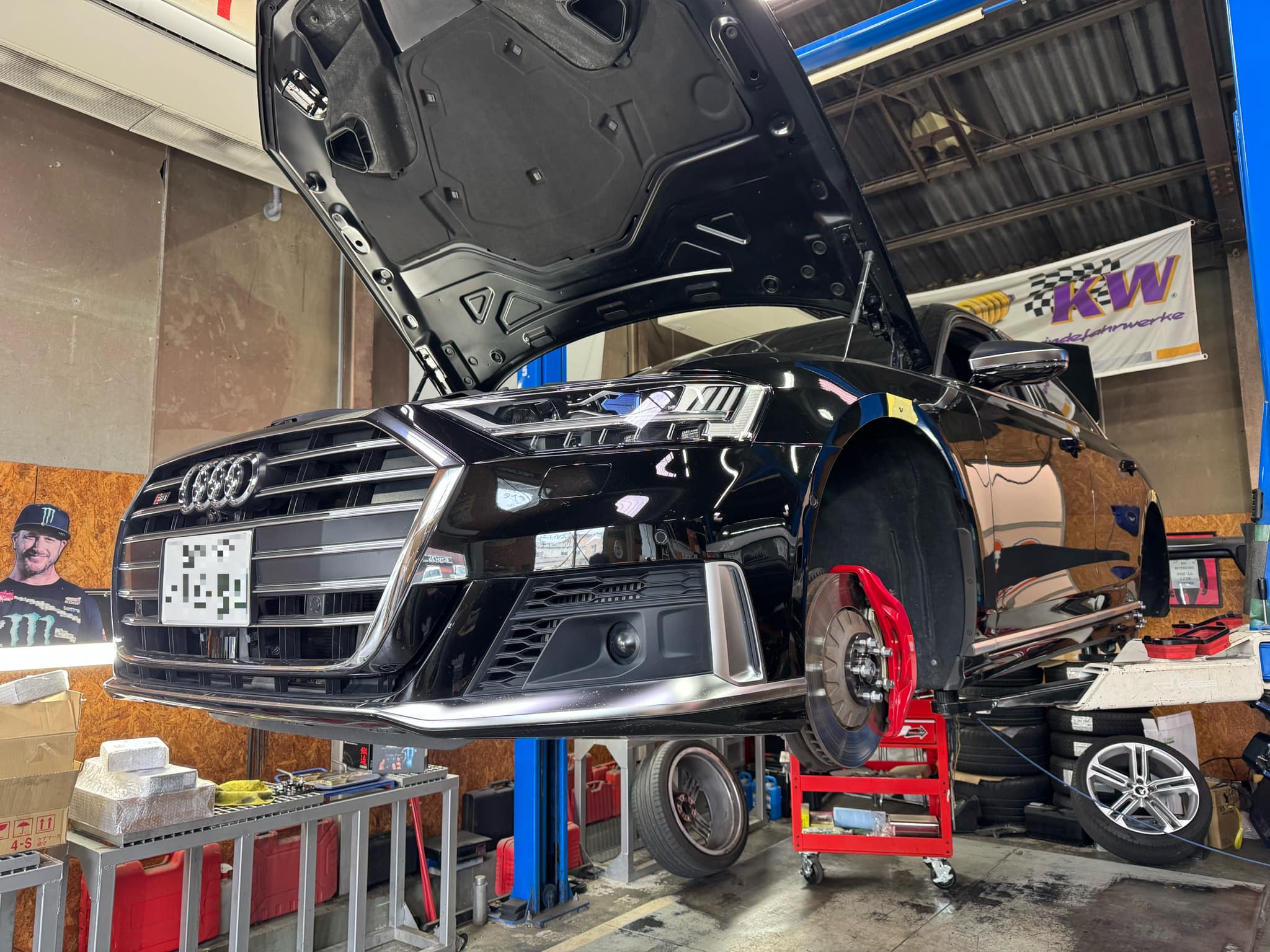 AUDI S8  X  ASCエアサスコントローラー！