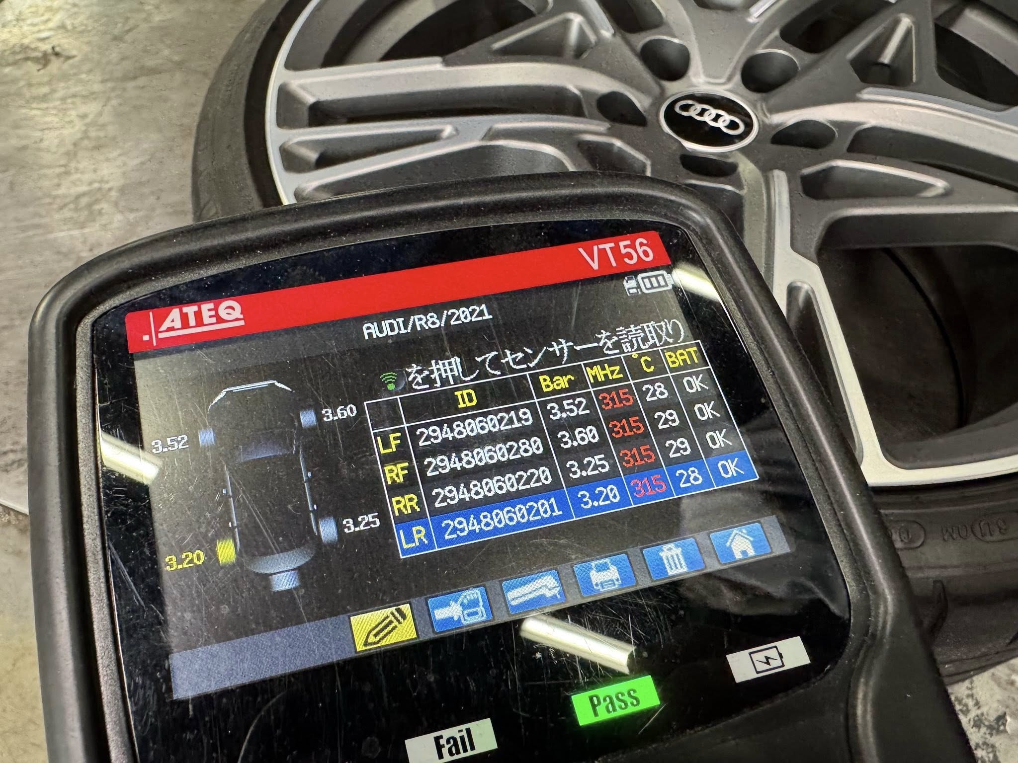 AUDI R8  X  PS4S！