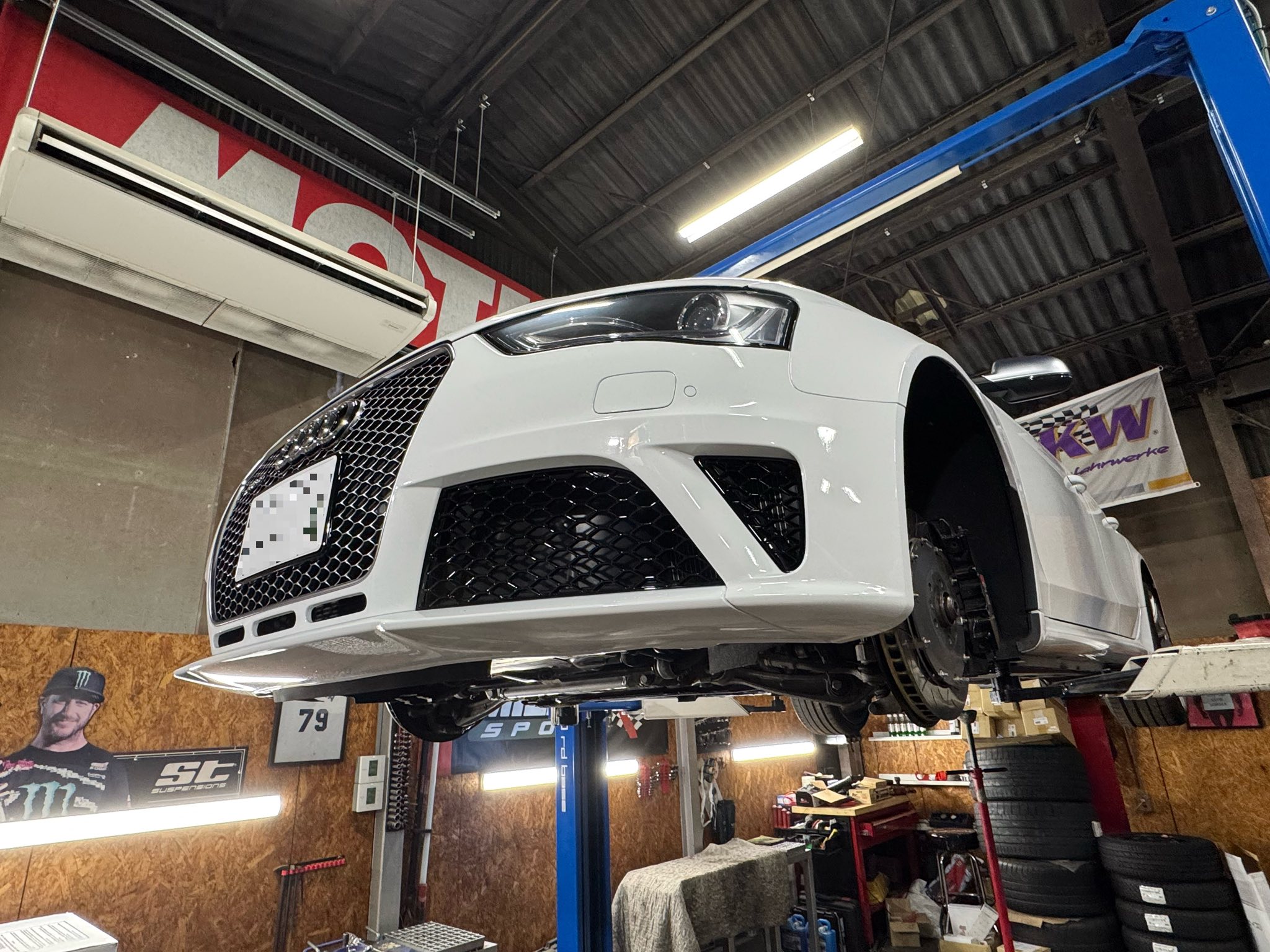 AUDI RS4 ブッシュ打ち替え！