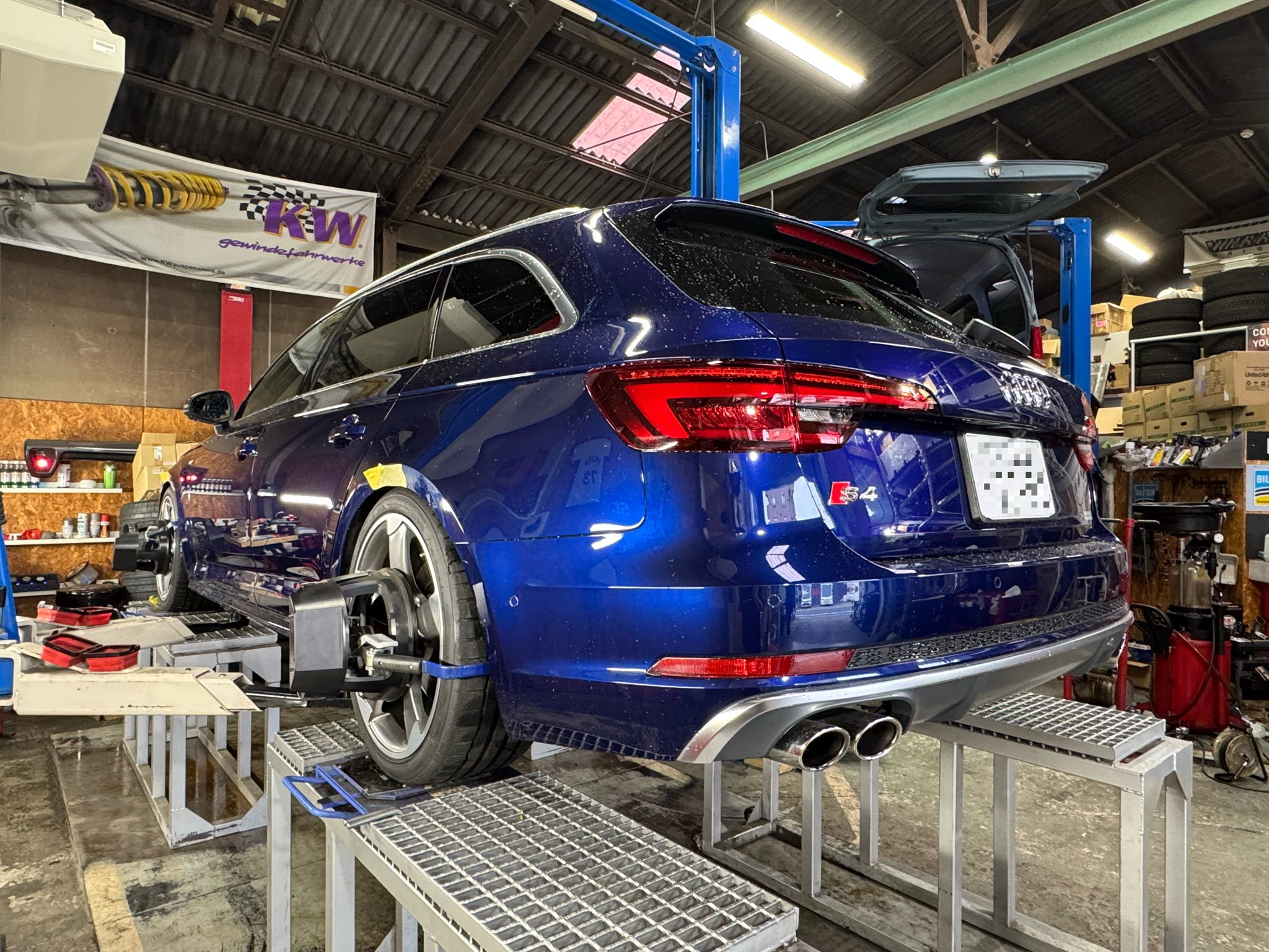 AUDI S4  X  KW HAS！