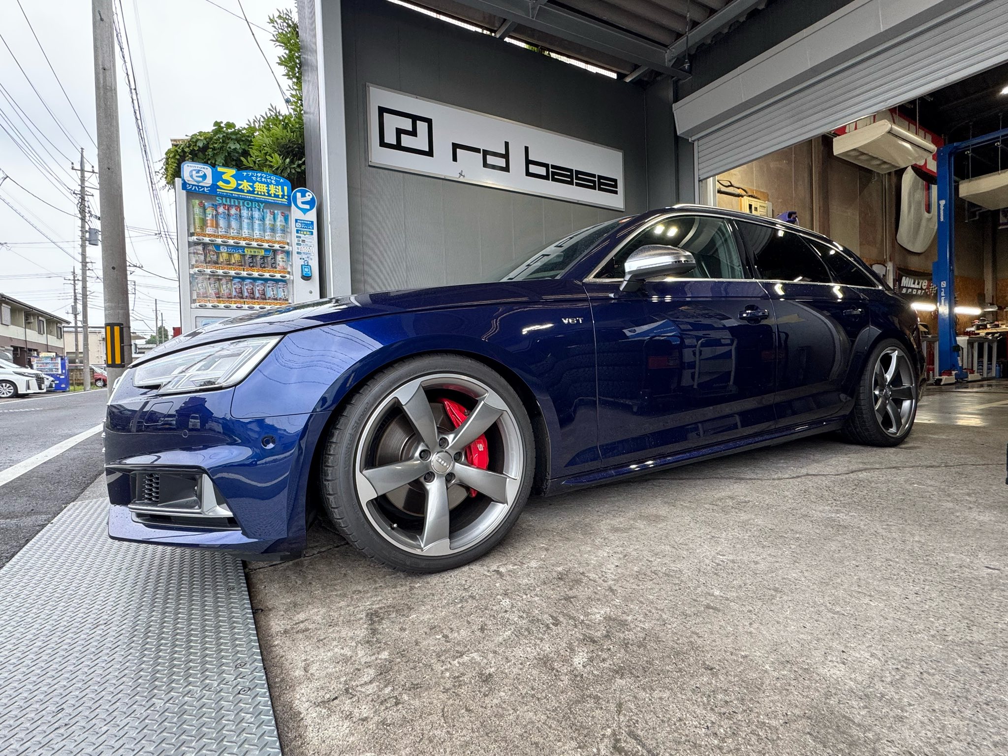 AUDI S4  X  KW HAS！