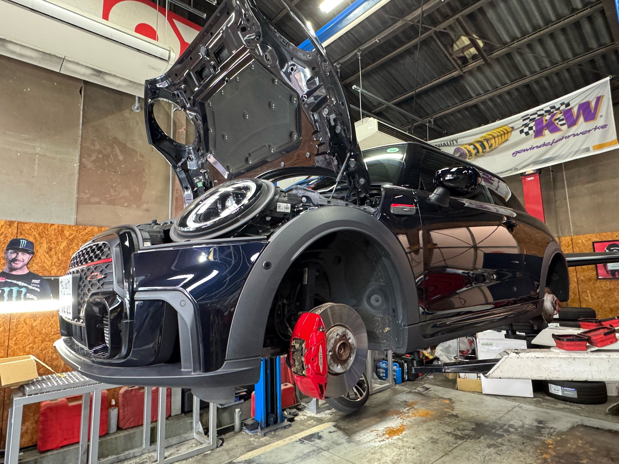 218d  X  JCW！