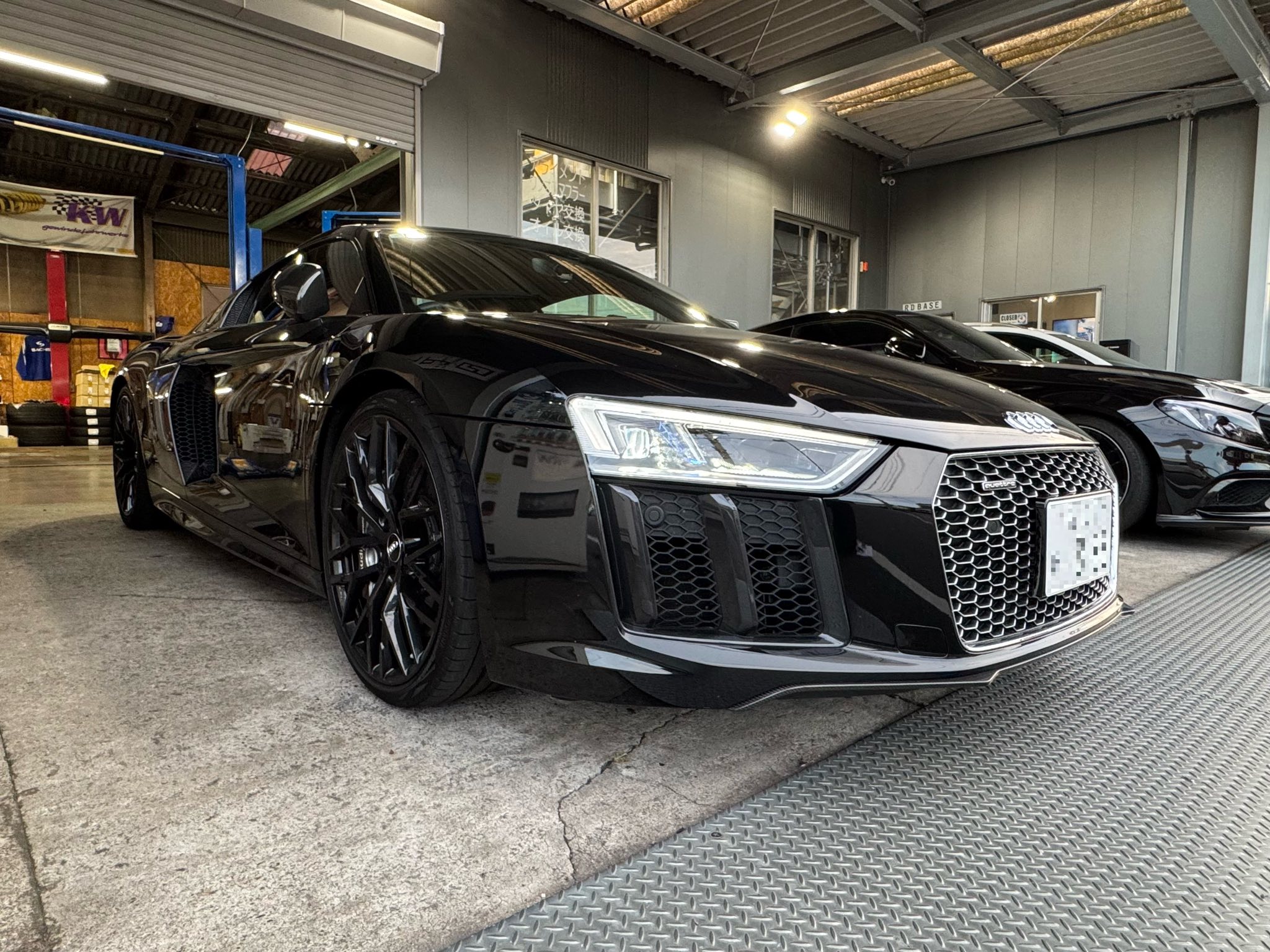 BMW M4  X  AUDI R8  X  35GT-R！