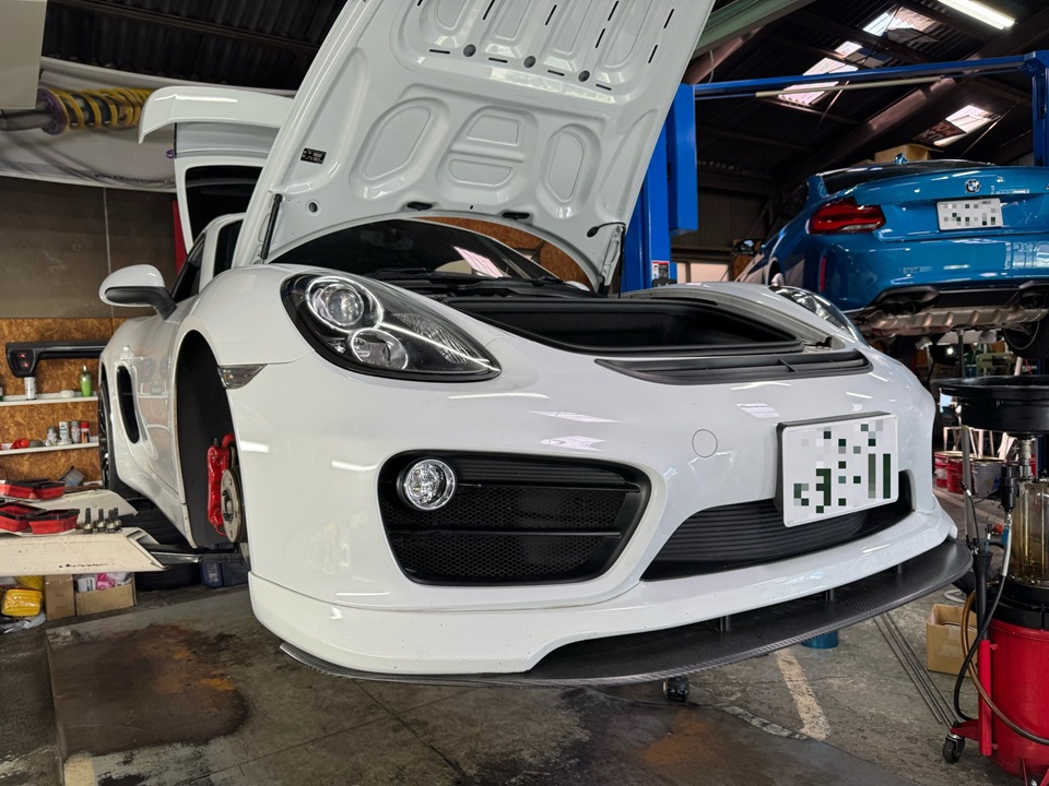 Cayman S オイル交換にフォグランプ交換！