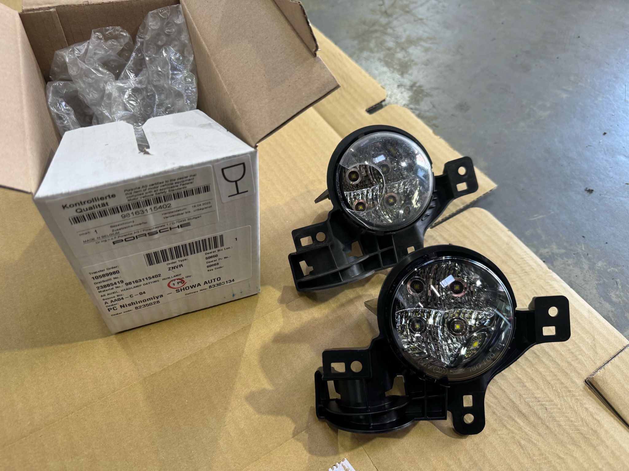Cayman S オイル交換にフォグランプ交換！