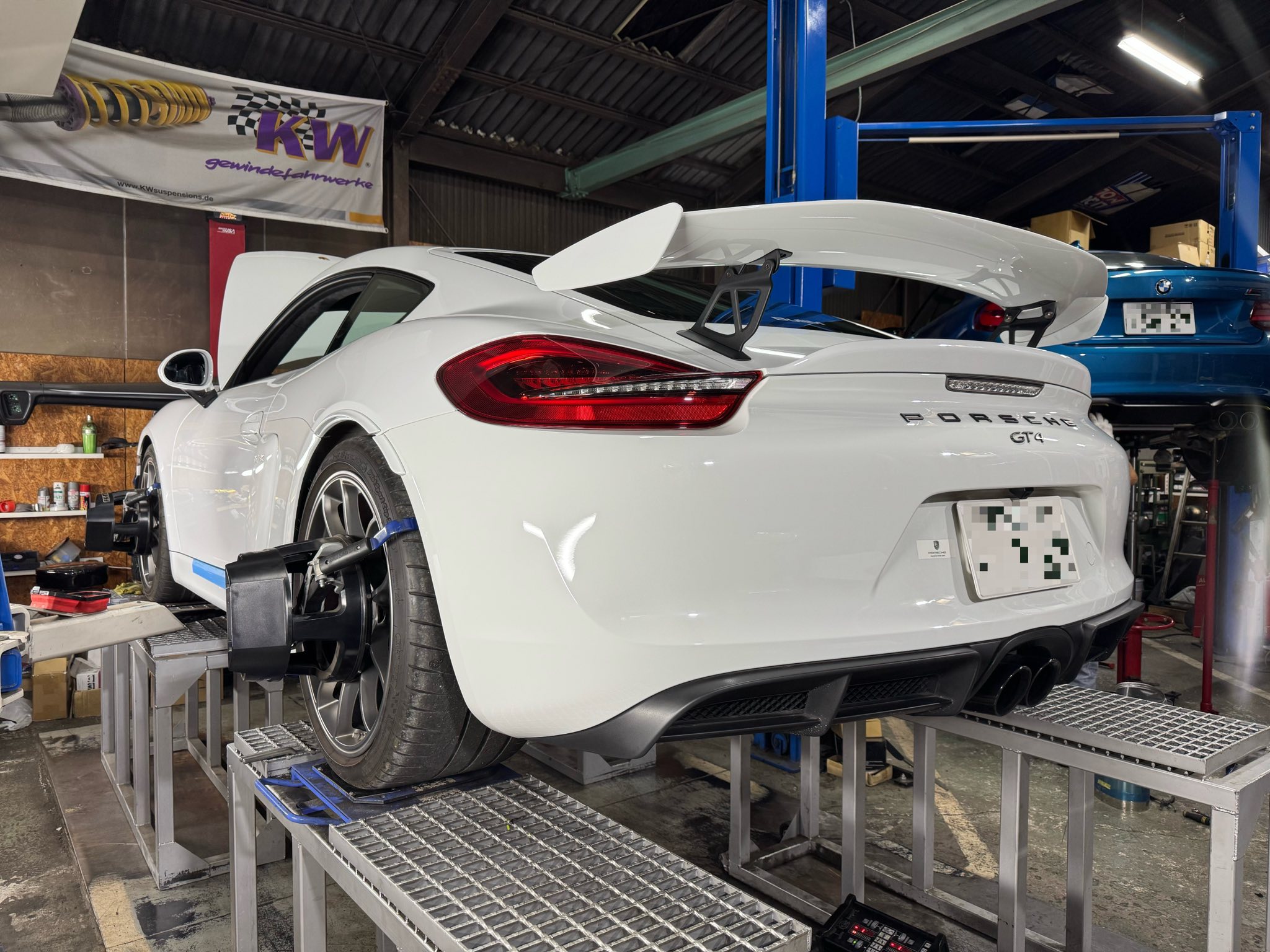 Cayman GT4 保険修理！