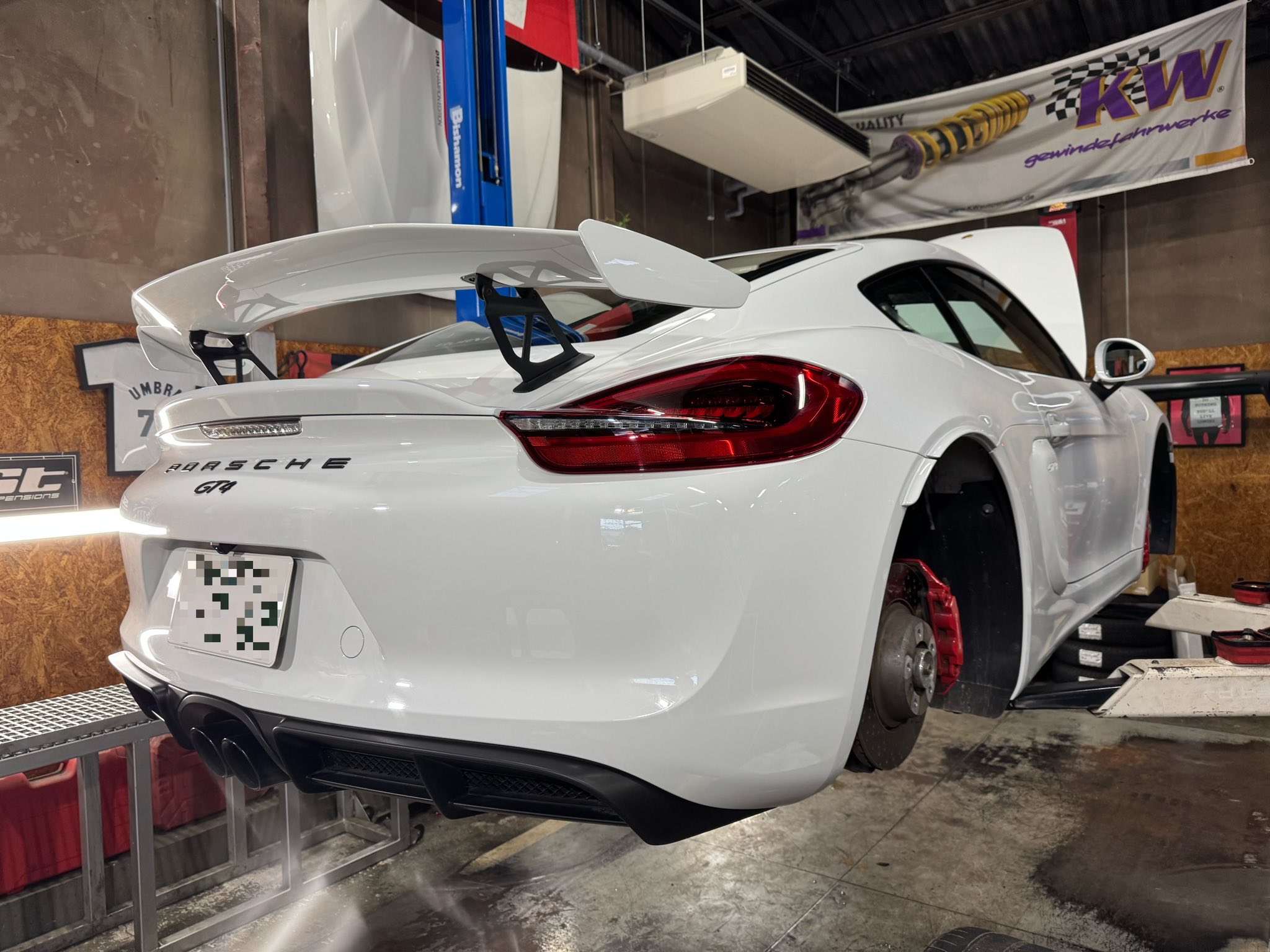 Cayman GT4 保険修理！