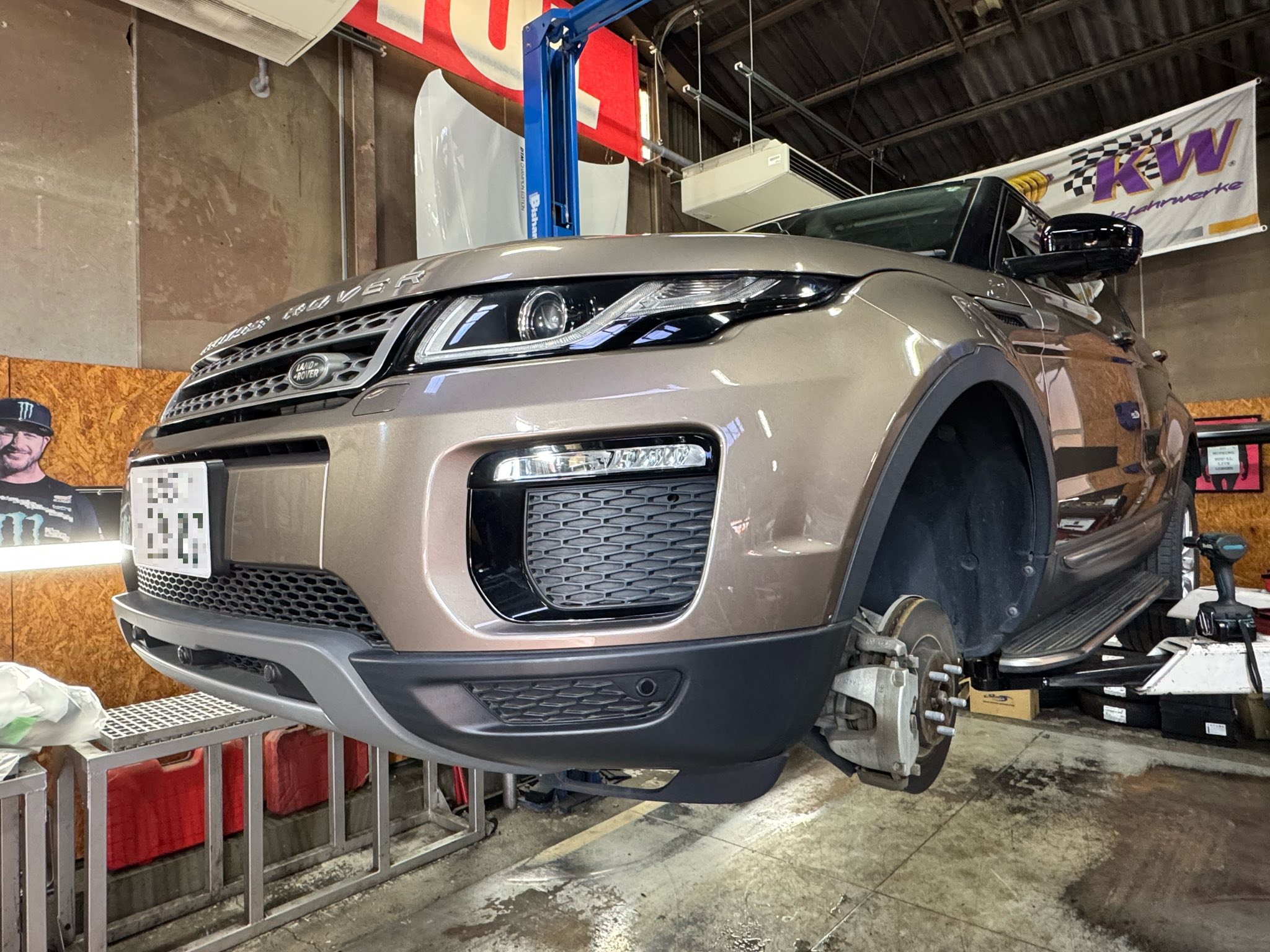 M4  X  M2  X  EVOQUE！