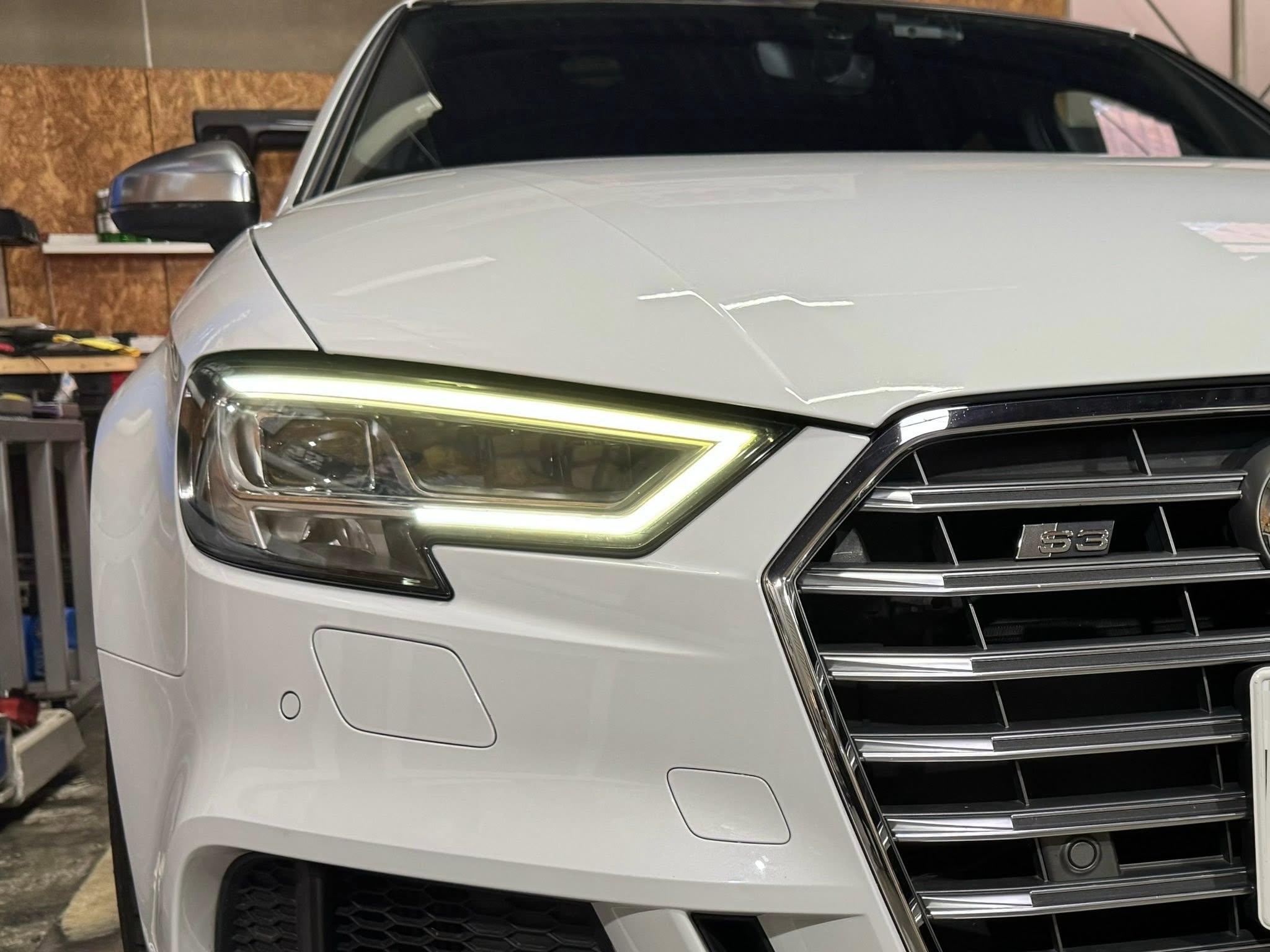 AUDI S3 デイライト修理！