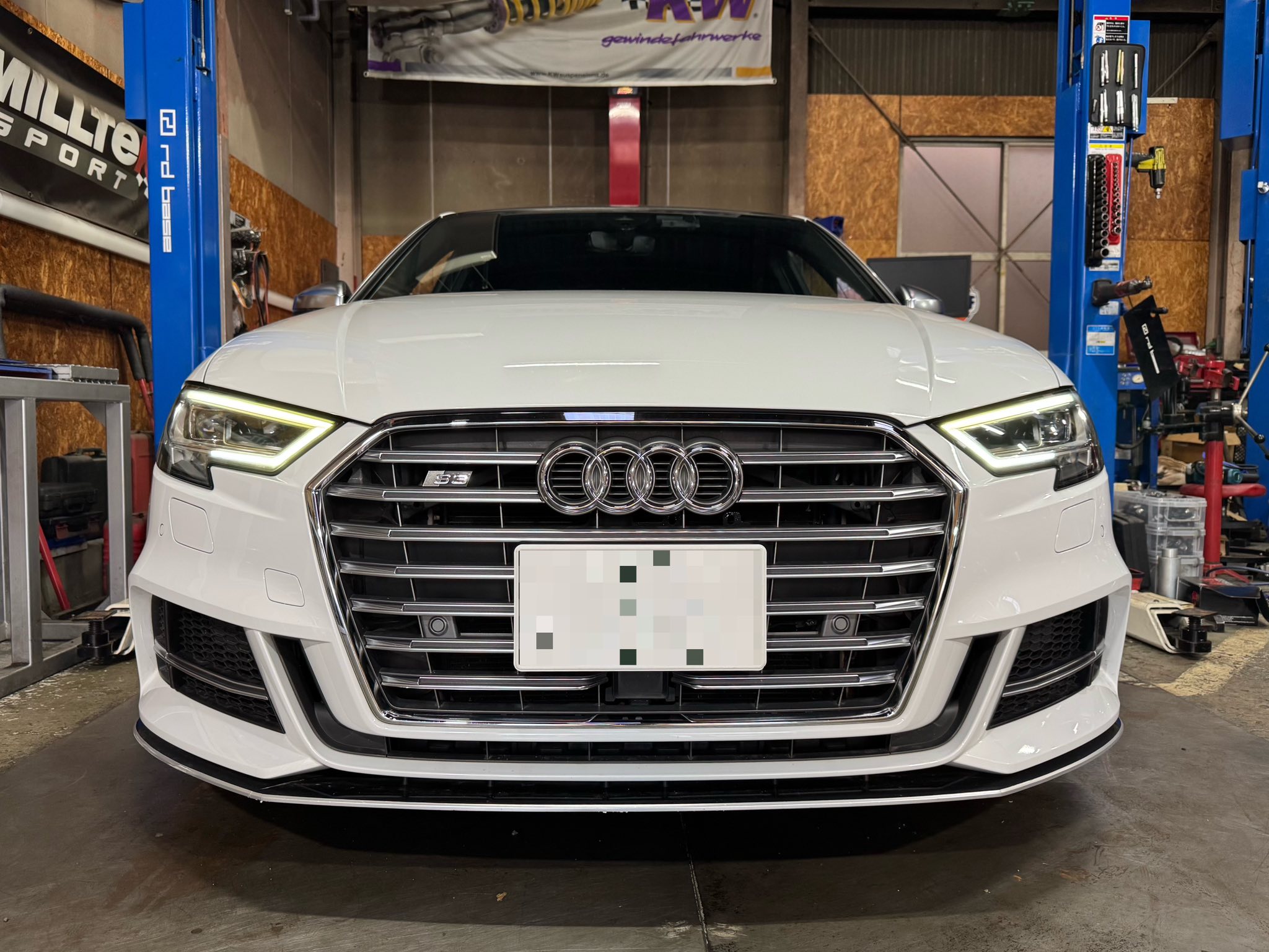 AUDI S3 デイライト修理！