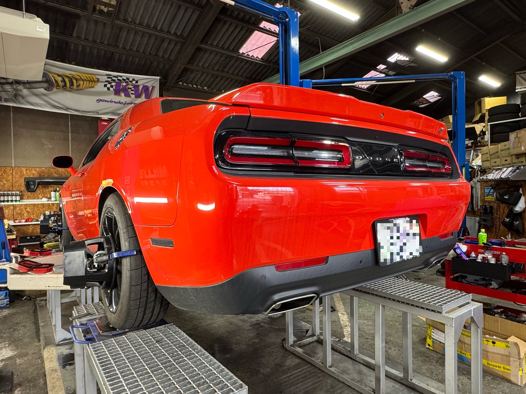 CORVETTE Z06 X DODGE CHALLENGER!