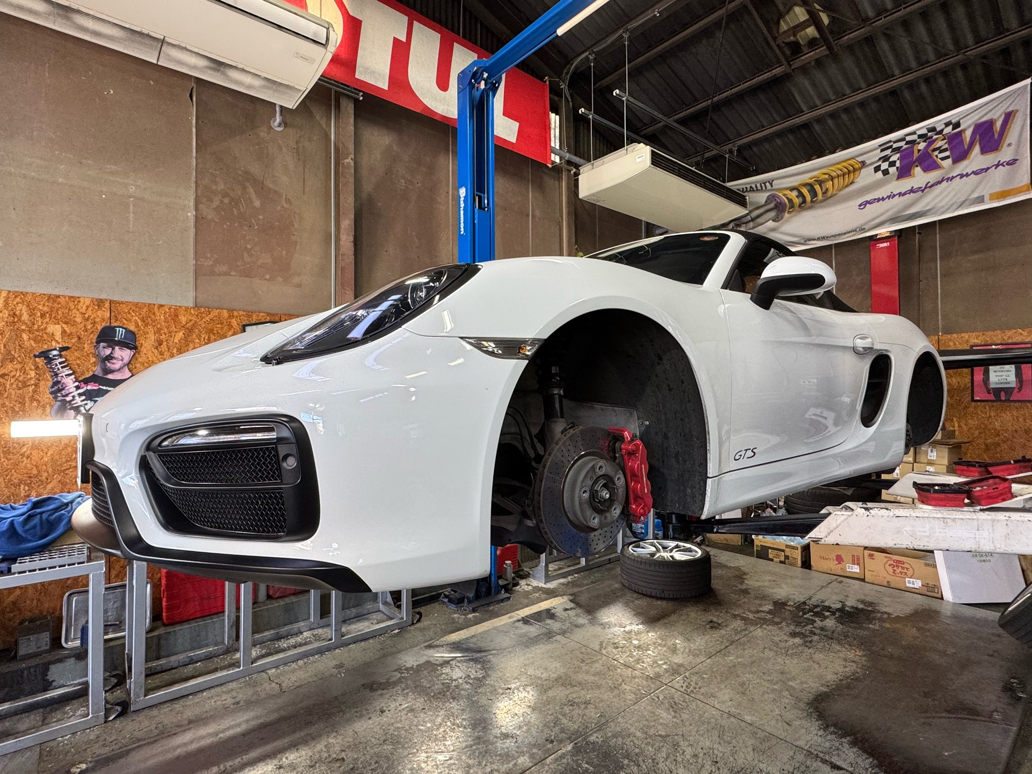 BOXSTER GTS タイヤ交換!