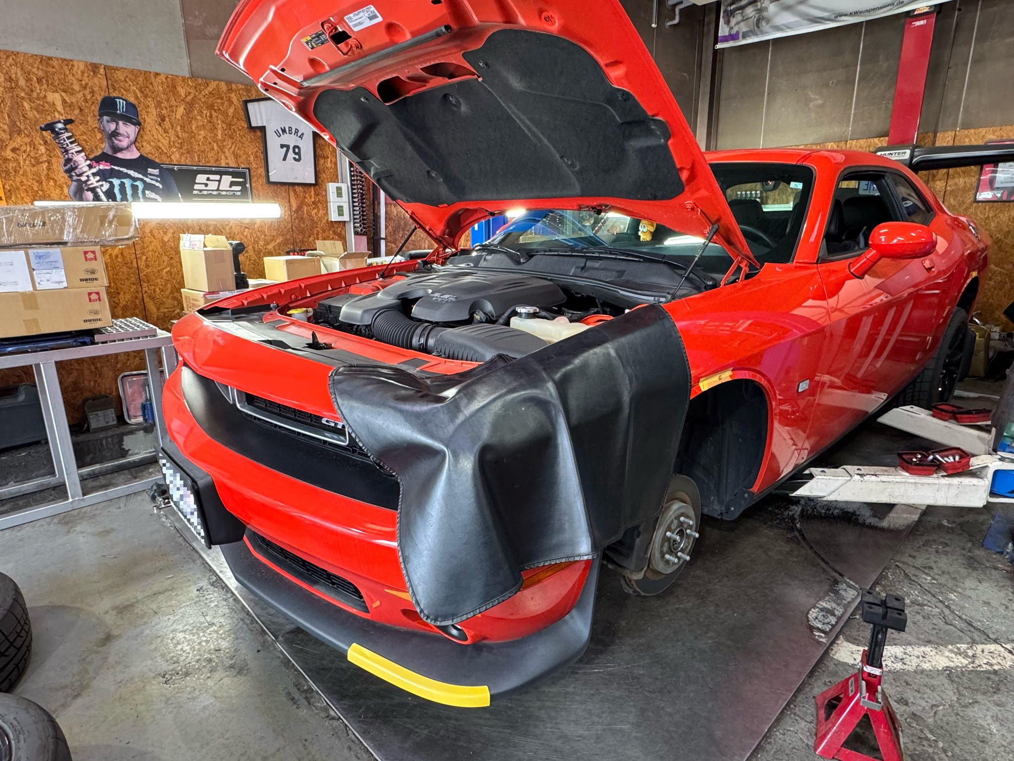 CORVETTE Z06 X DODGE CHALLENGER!