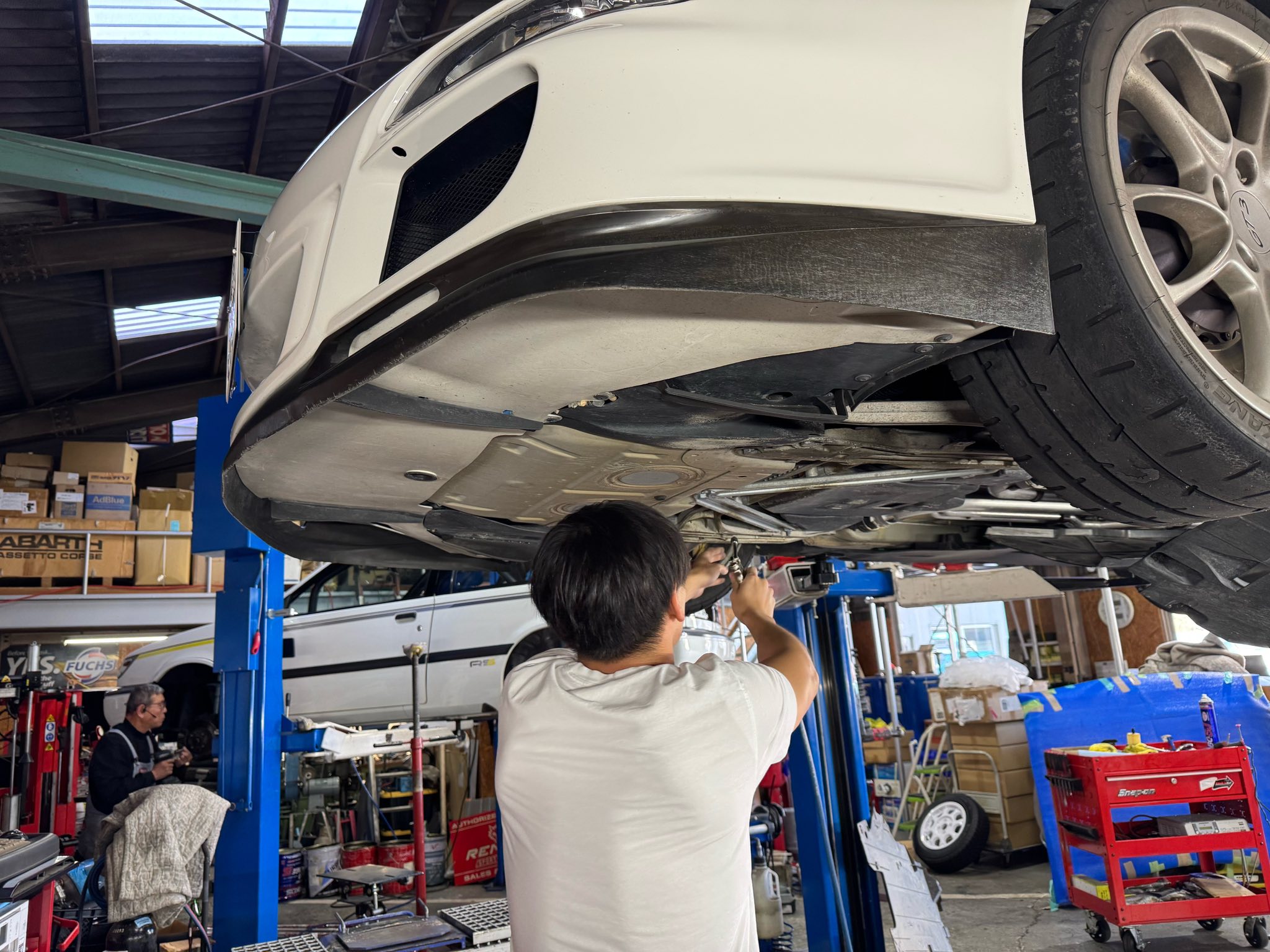 997 GT3 オイル交換に砂利の掃除!