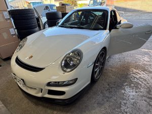 997 GT3 オイル交換に砂利の掃除！