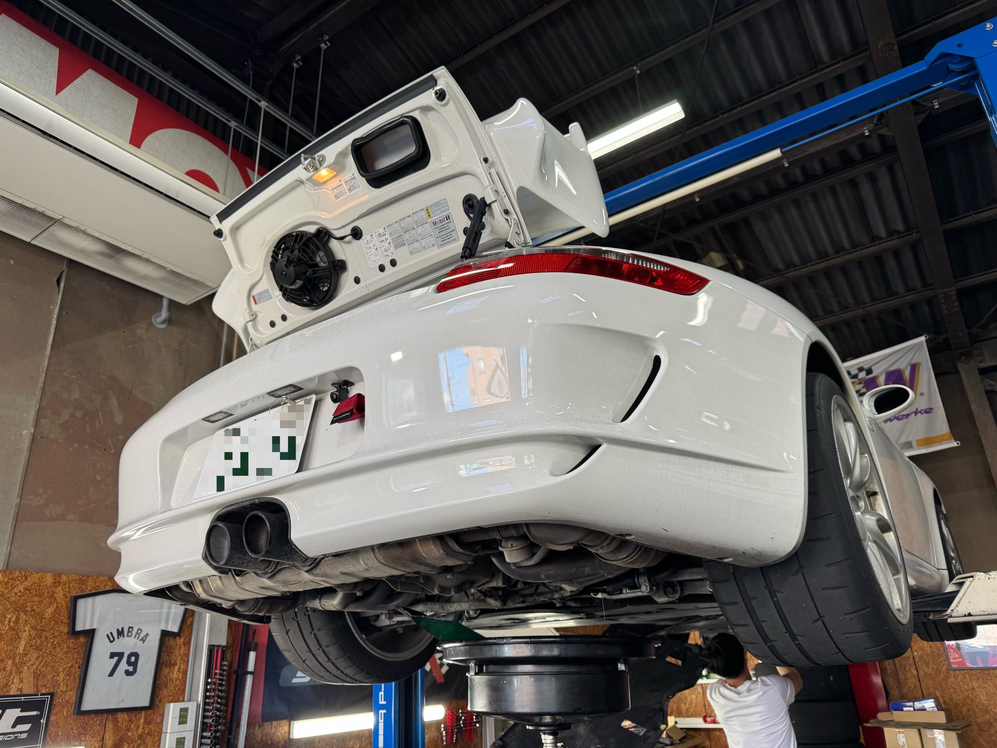 997 GT3 オイル交換に砂利の掃除!