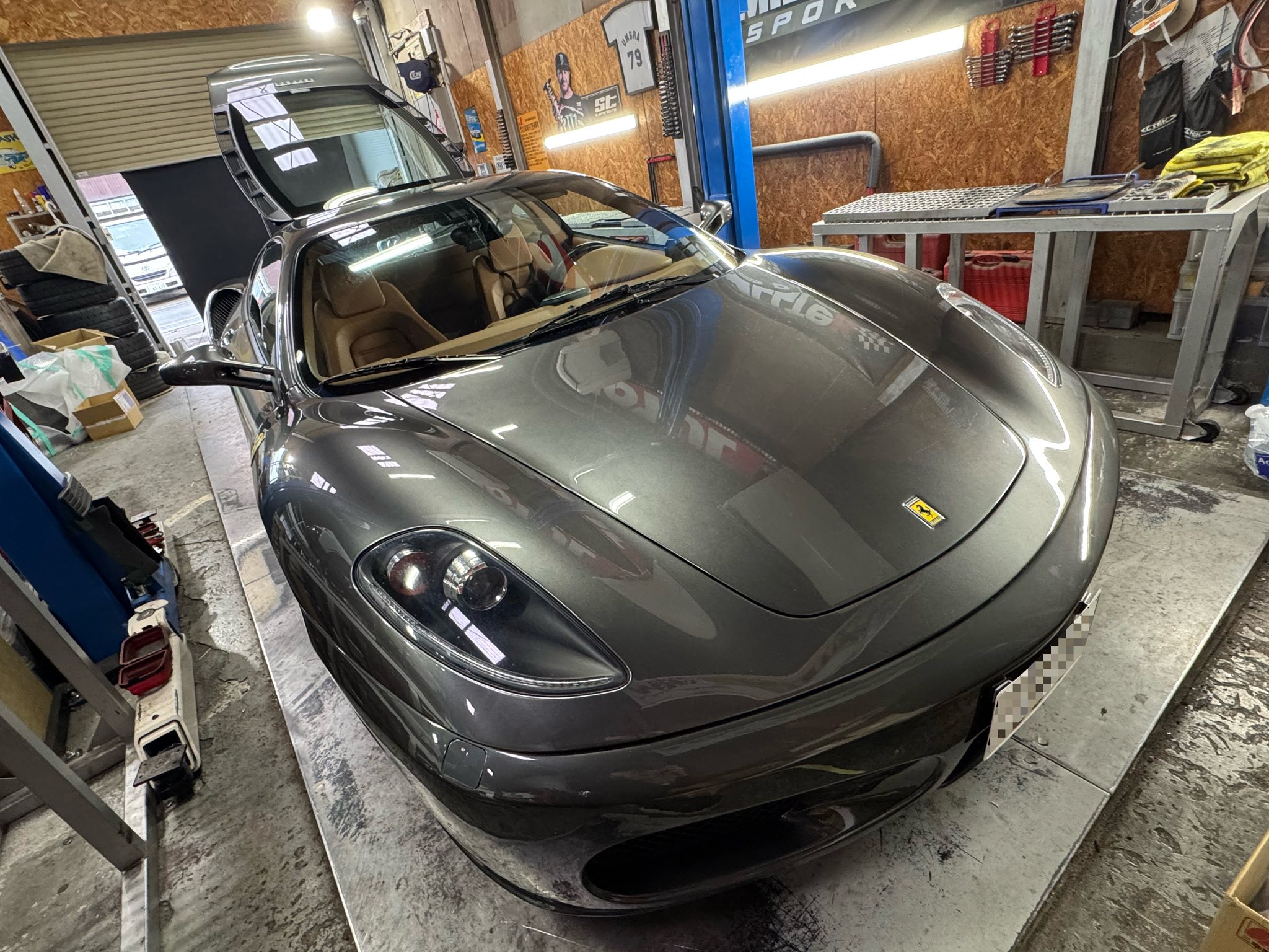 Ferrari F430 エンジンオイル交換に点検!