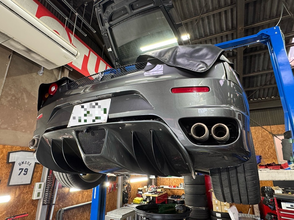 Ferrari F430 エンジンオイル交換に点検!