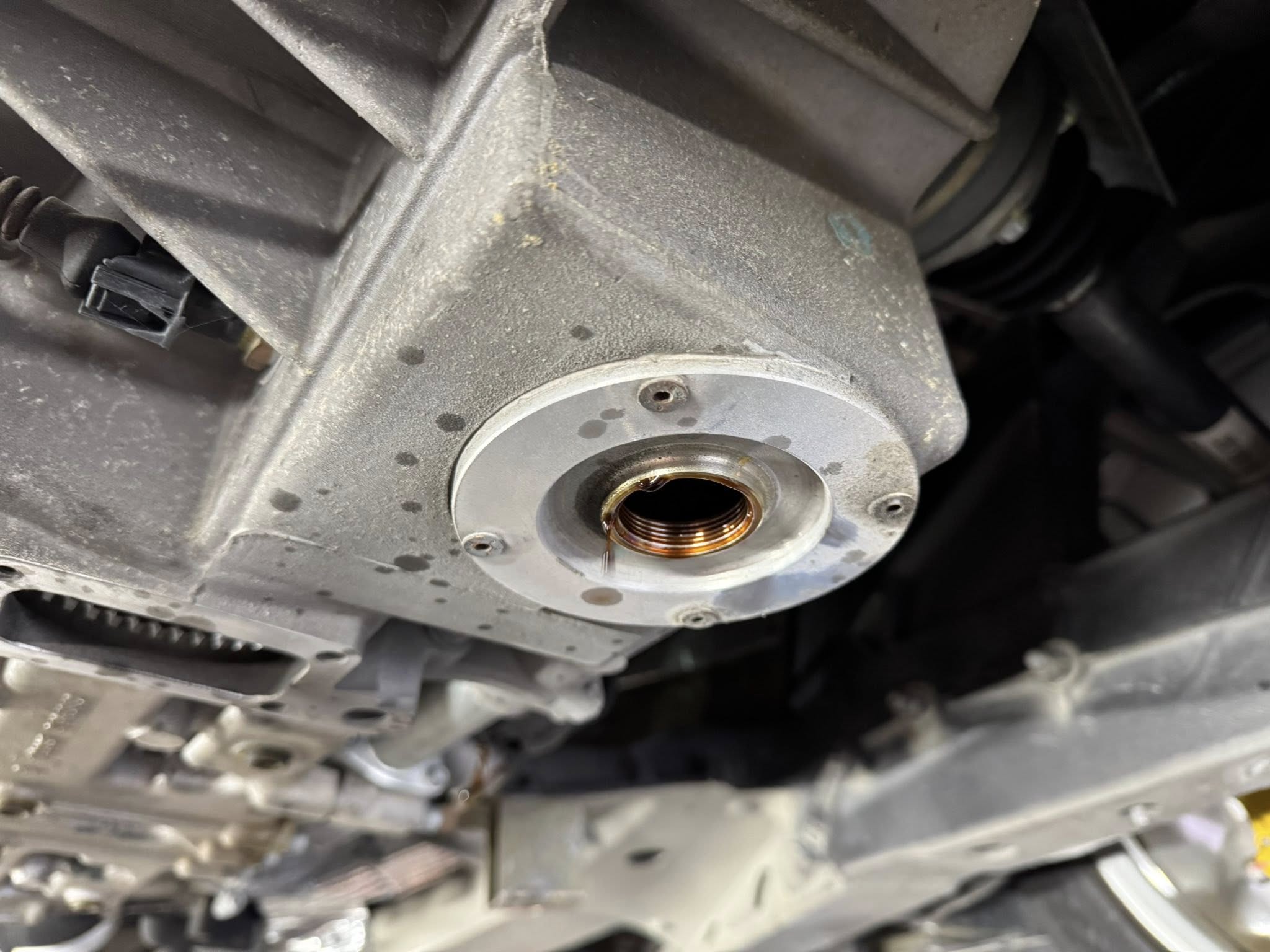 Ferrari F430 エンジンオイル交換に点検!