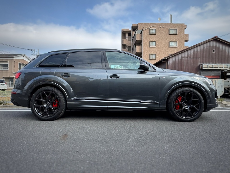 AUDI Q7 キャリパー塗装!