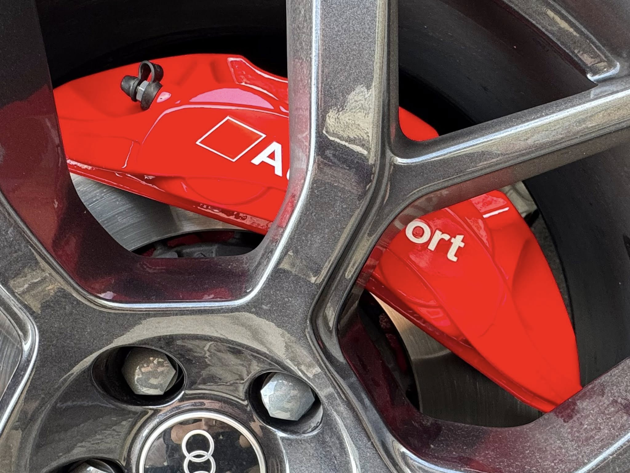 AUDI Q7 キャリパー塗装!