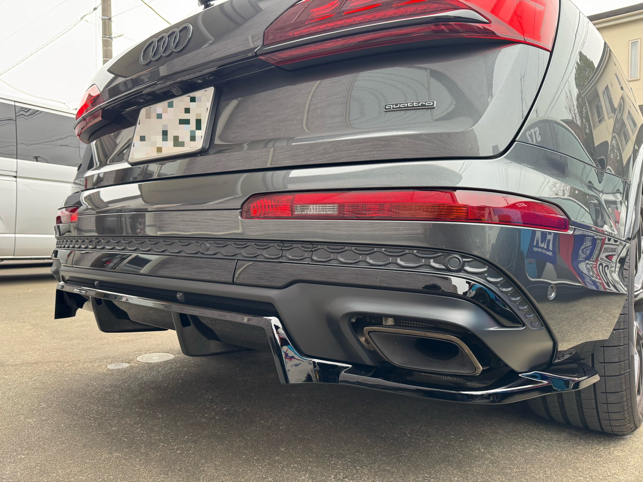 AUDI Q7 エアロ取付！