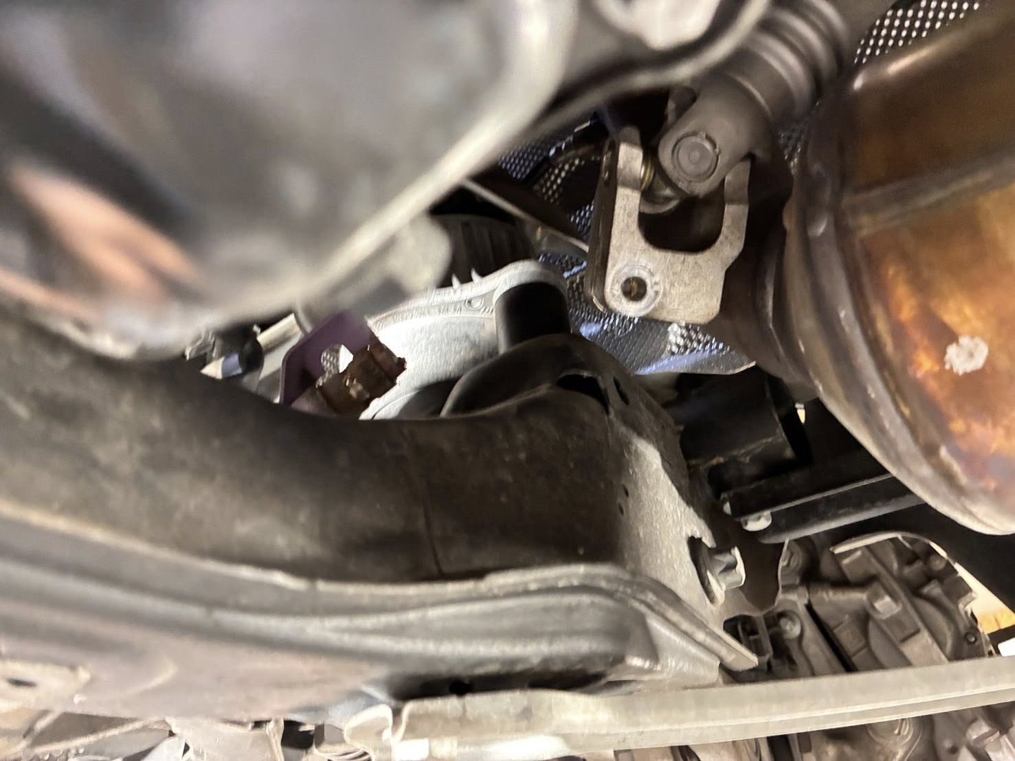 C Class エンジンマウント交換!