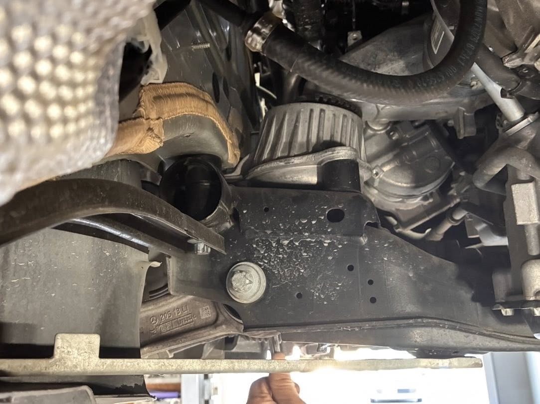 C Class エンジンマウント交換!