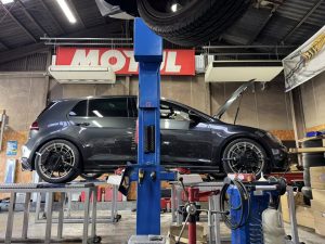 BMW F45  X  GOLF GTI！