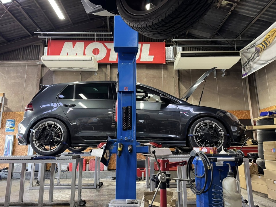 BMW F45  X  GOLF GTI！