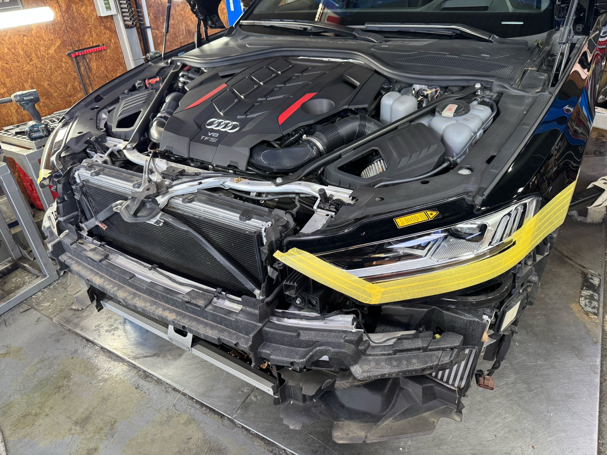 AUDI S8  X  AUDI S8！