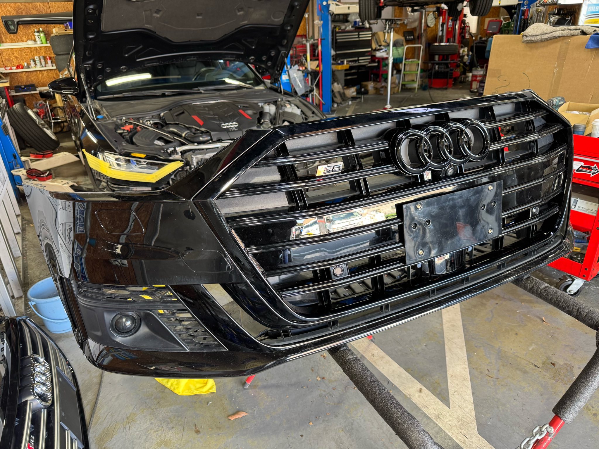 AUDI S8  X  AUDI S8！