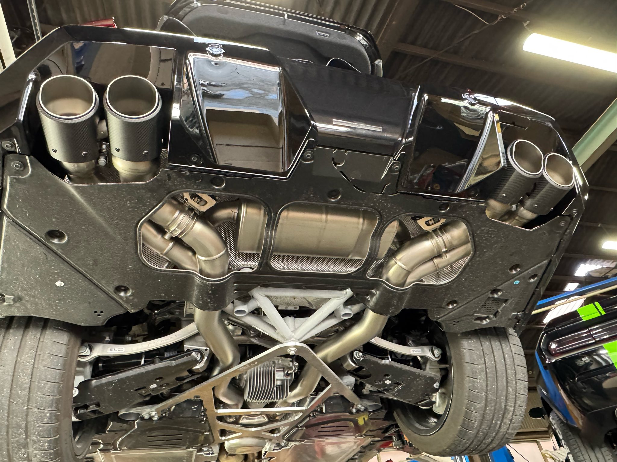 G90M5  X  Akrapovic！